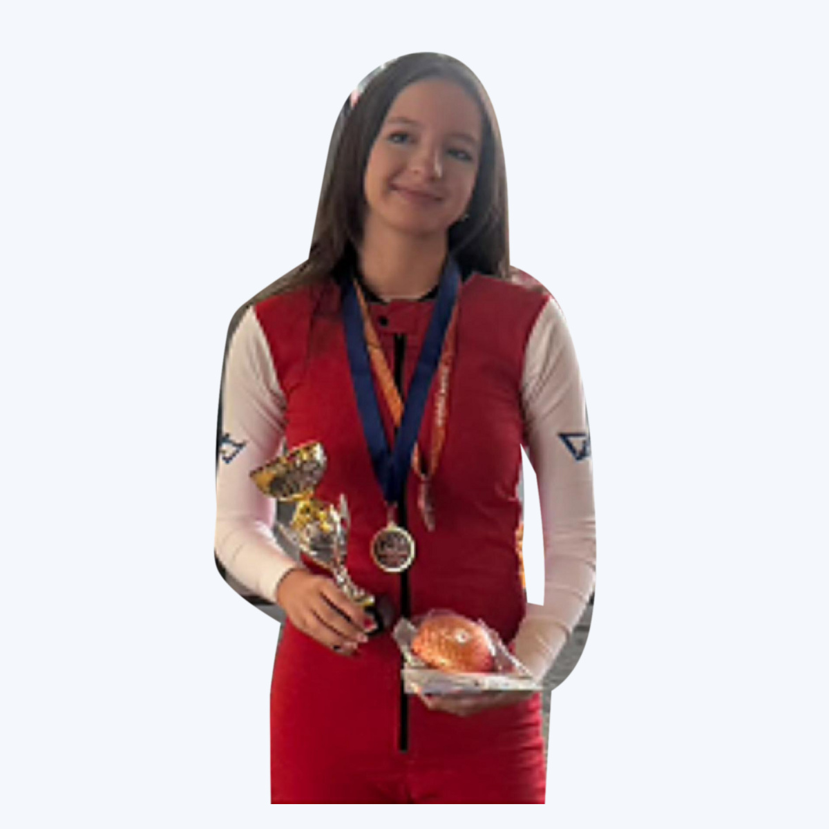 Sofi s pohárom a medailami